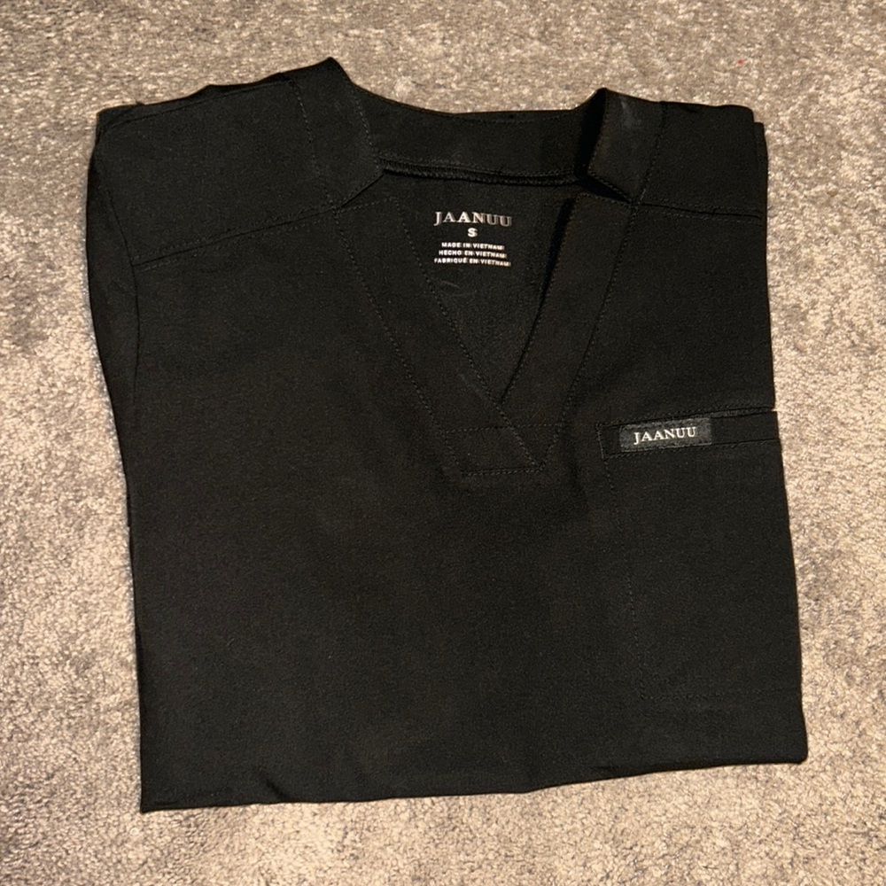 Jaanuu black relaxed fit fuseryx scrub top NWT